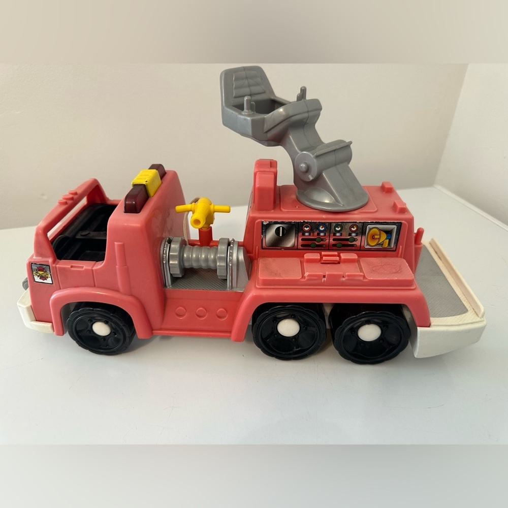 Fisher-Price 2007 L3940 Fire Truck Little‎ People With Sounds VTG